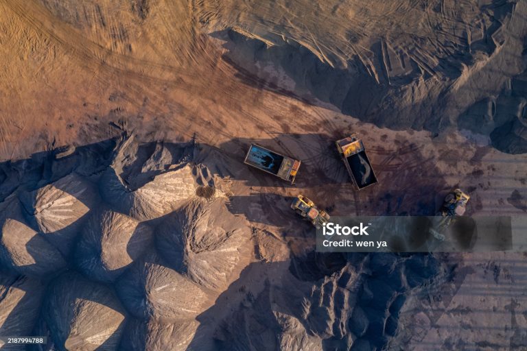 Vertical bird's-eye view of metal mineral port